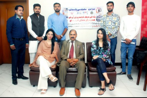 Reunião dos membros do ISSUP e da Equipe Lahore do Fórum da Juventude no Escritório da ONG ESPERENCE pelo ISSUP Paquistão e Fórum da Juventude Paquistão em Lahore.