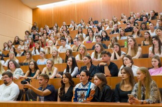 Illustrative image of students of Taras Shevchenko National University of Kyiv (photo from the KNU website)